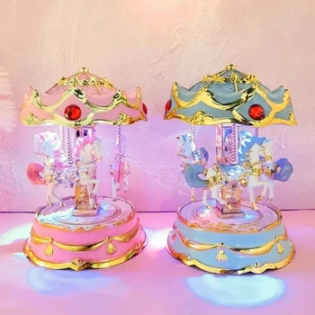 Ретро въртележка със златни рамки Цветна мигаща музикална кутия Момиче Приятел Подарък за рожден ден Музикална кутия с часовников механизъм Декорация на дома Sailor Moon