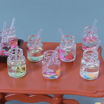 Миниатюрна симулация Бутилка за плодови напитки със слама и тава за 1/12 Аксесоари за кукли Куклена къща декорация играчка