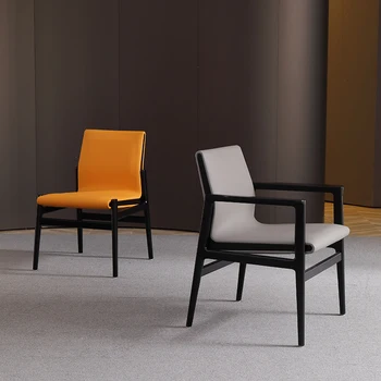 Луксозен минималистичен дизайнерски стол за хранене Масивно дърво Удобен подлакътник Стол Договаряне PU кожа шезлонг Мебели за дома WKDC